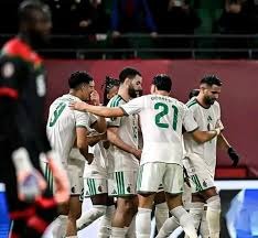 状态全无！浓眉半场4中0贡献0分3板2助，罚球2中0